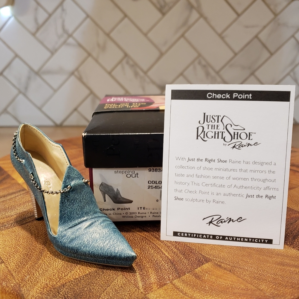 Just the Right Shoe, Check Point, 25454, 2004